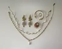 Gold Jewellery - Pearl Necklaces, Earrings, Rings, Bracelet