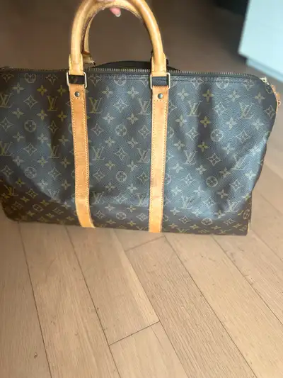 Authenic Louis Vuitton Banduliere 50 still good looking and beautiful It is 100% Louis Vuitton Thank...