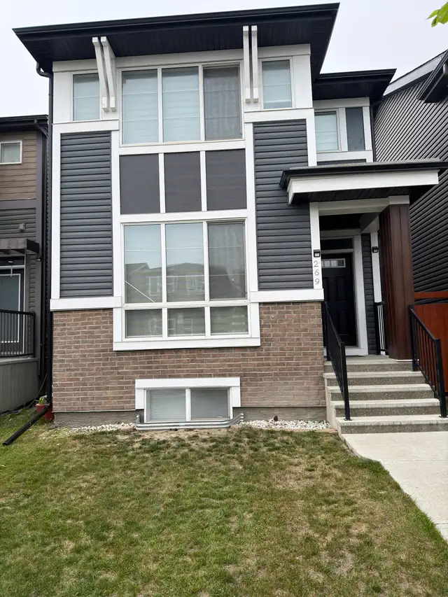3 BEDROOMS PLIS DEN HOUSE MAIN  CORNERSTONE!