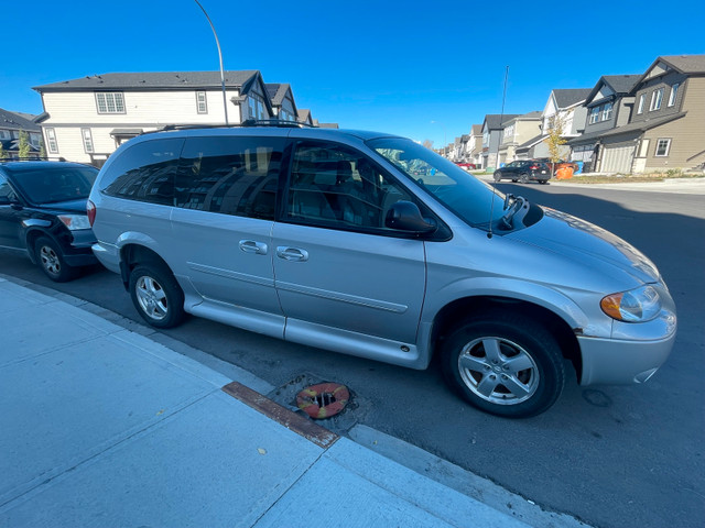  2006 Dodge Grand Caravan Wheelchair van  in Cars & Trucks in Calgary - Image 3