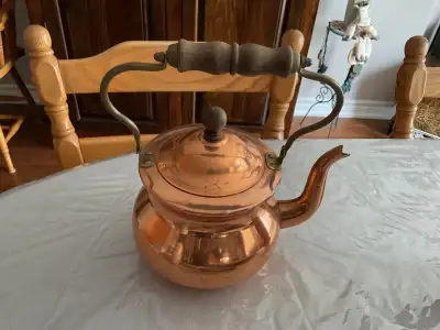VINTAGE COPPER KETTLE WITH BRASS AND WOODEN HANDLE, BOTTOM 1 3/4” HAMMERED COPPER. Asking $24.00 Cal...