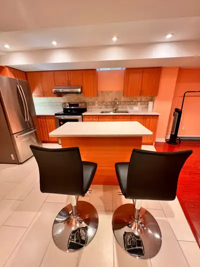 Super Clean Bright & Spacious Basement For Lease in Mississauga