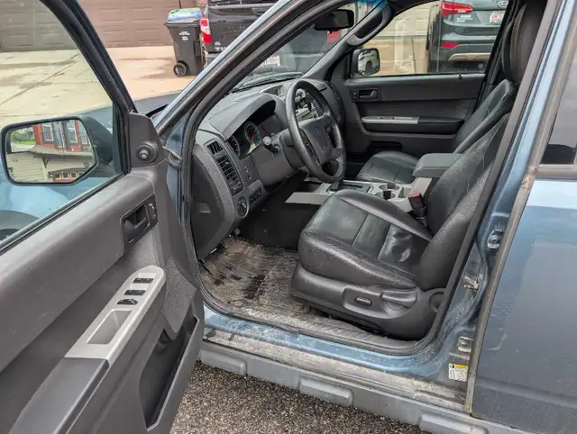 2011 Ford Escape XLT  V6 w/ 4WD63417673145475124