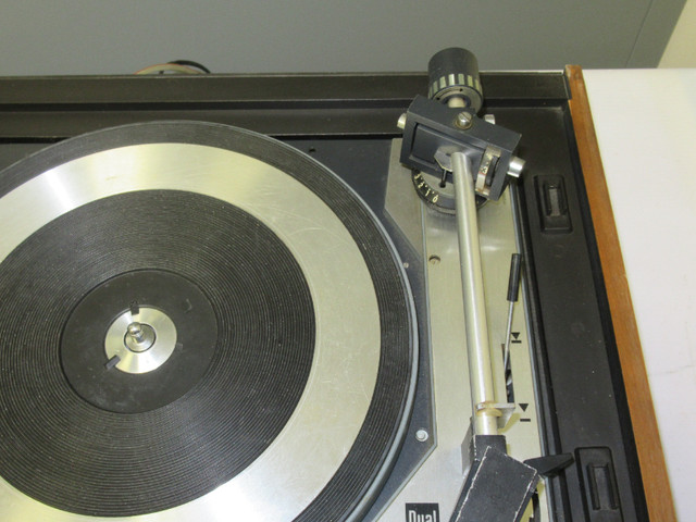 DUAL 1019 Vintage Turntable Record player with shure cartridge in Stereo Systems & Home Theatre in City of Toronto - Image 4