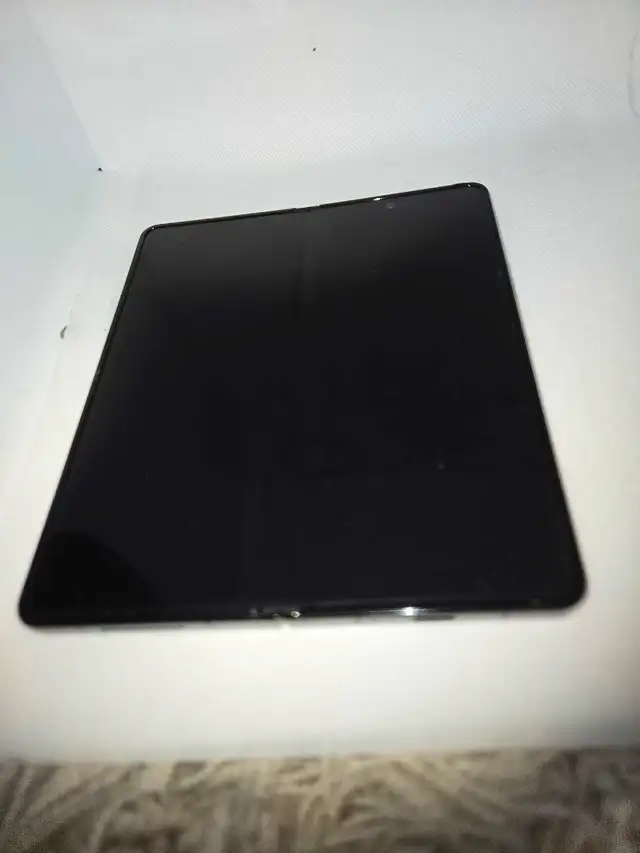 Like New Z Fold 4 256GB Samsung with Case 62863270420098123