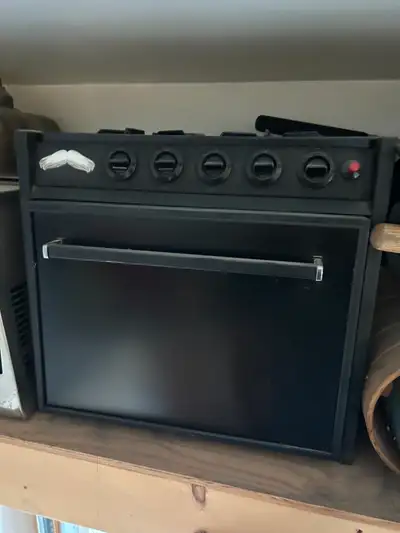 4 burner with oven. Worked fine when I removed and upgraded a few years back. Sold my camp so don't...