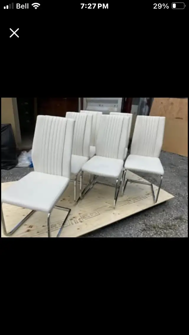 Gorgeous table @ 6 chairs Padded Faux Leather in Dining Tables & Sets in Markham / York Region - Image 5