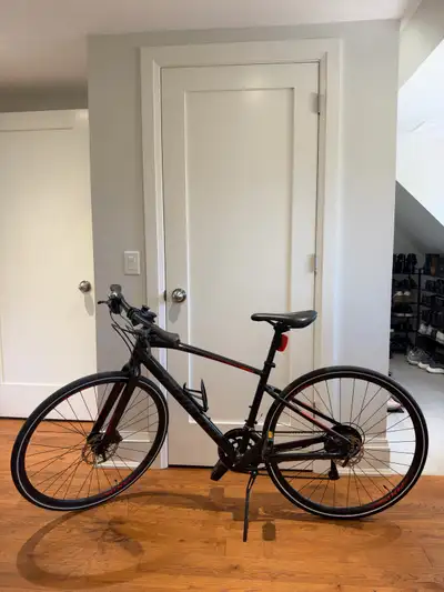 Specialized Sirrus 3.0 Hybrid Bike Fully functional. Barley used. Been in storage. This is S size. I...