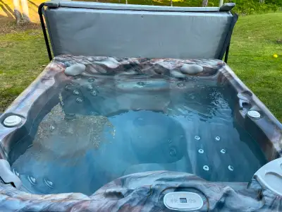 Hydropool Serenity 5000 Gold Hot Tub, View more
