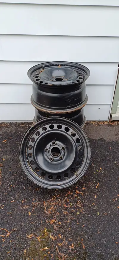18 inch steel rims in excellent condition. 5x127 bolt patten.