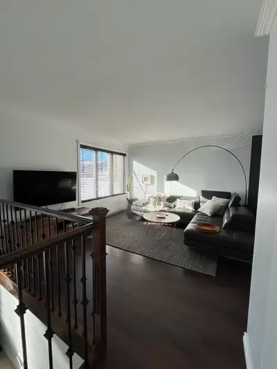 Condo locatif de type maison de ville Condo impeccable et soigneusement entretenu, situé au cœur de...