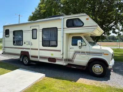 Motorisé Ford Glendale Royal Classic 1988 classe C de 26 pieds avec moteur V8 460pc 7.5l injection a...