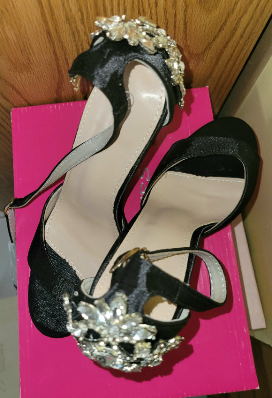 High heel strapped Stiletto in Women's - Shoes in Mississauga / Peel Region - Image 3