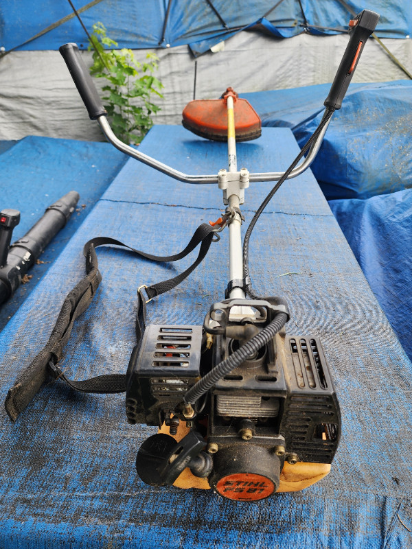 Stihl FS81 Professional Weedwacker Wiper Sniper Weed Wacker Gas in Lawnmowers & Leaf Blowers in Windsor Region