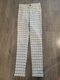 EUC- Ladies Size M Cream and Black colored pants from Garage
