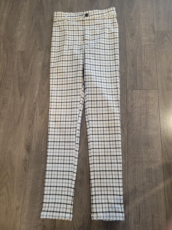EUC- Ladies Size M Cream and Black colored pants from Garage in Women's - Bottoms in Winnipeg