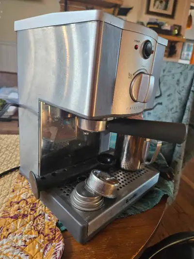 I Have a lightly used Expresso machine for sale. Sells for around 200$ asking 75$ serious offers onl...