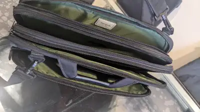 Targus Laptop Bag w/strap, View more