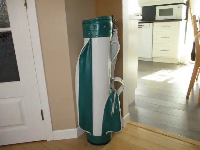 SAC ET PROTÈGE BÂTONS DE GOLF, BÂTONS ET FERS in Golf in Lévis - Image 4