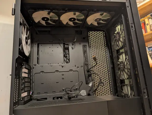 Corsair iCUE 7000X RGB Tempered Glass PC Case in System Components in Kitchener / Waterloo - Image 5