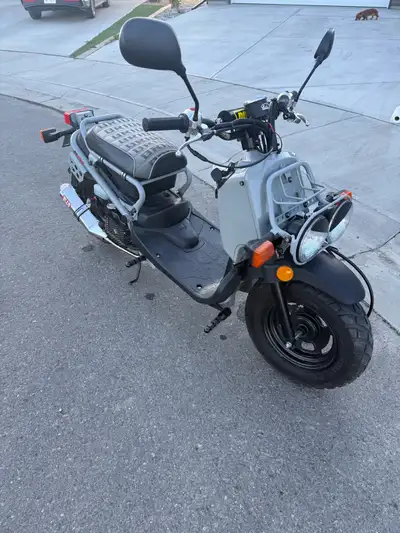LOW km Honda Ruckus with upgrades! Upgrade seat/battery/exhaust system.
