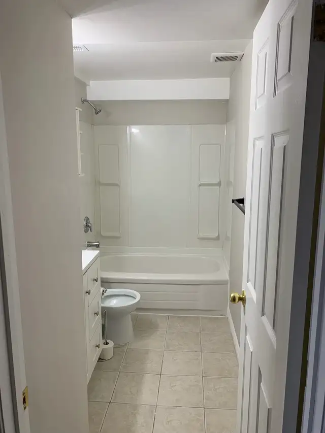 Peterborough Room for Rent in Room Rentals & Roommates in Peterborough - Image 7