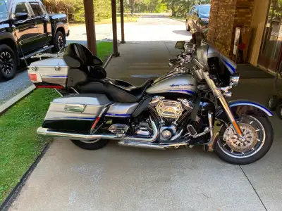 Excellent Condition/always serviced/Vance and Hines Exhaust/GPS/Touring bags/ liners/Screaming Eagle...