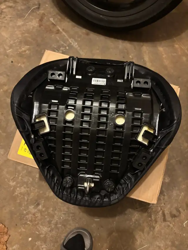 Honda Rebel 1100 OEM Comfort Seat 2025 in Street, Cruisers & Choppers in Kitchener / Waterloo - Image 4