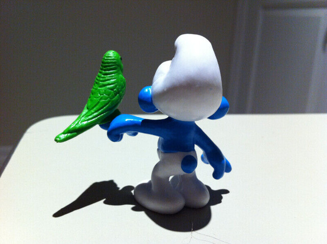 Smurfs - Vintage Smurf with a Light Green Parrot on his Finger in Arts & Collectibles in Ottawa - Image 3