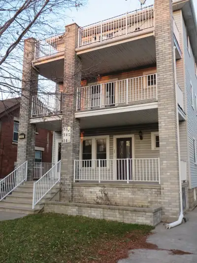 U OF W 5 MINUTE WALK. GORGEOUS 3 BEDROOM APARTMENT ΟΝ CAMPBELL 1845 plus heat and hydro,water includ...