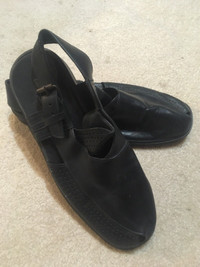 Size 11 black leather sandals 