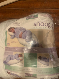 Snoogle - large pregnancy pillow, amazing !! 
