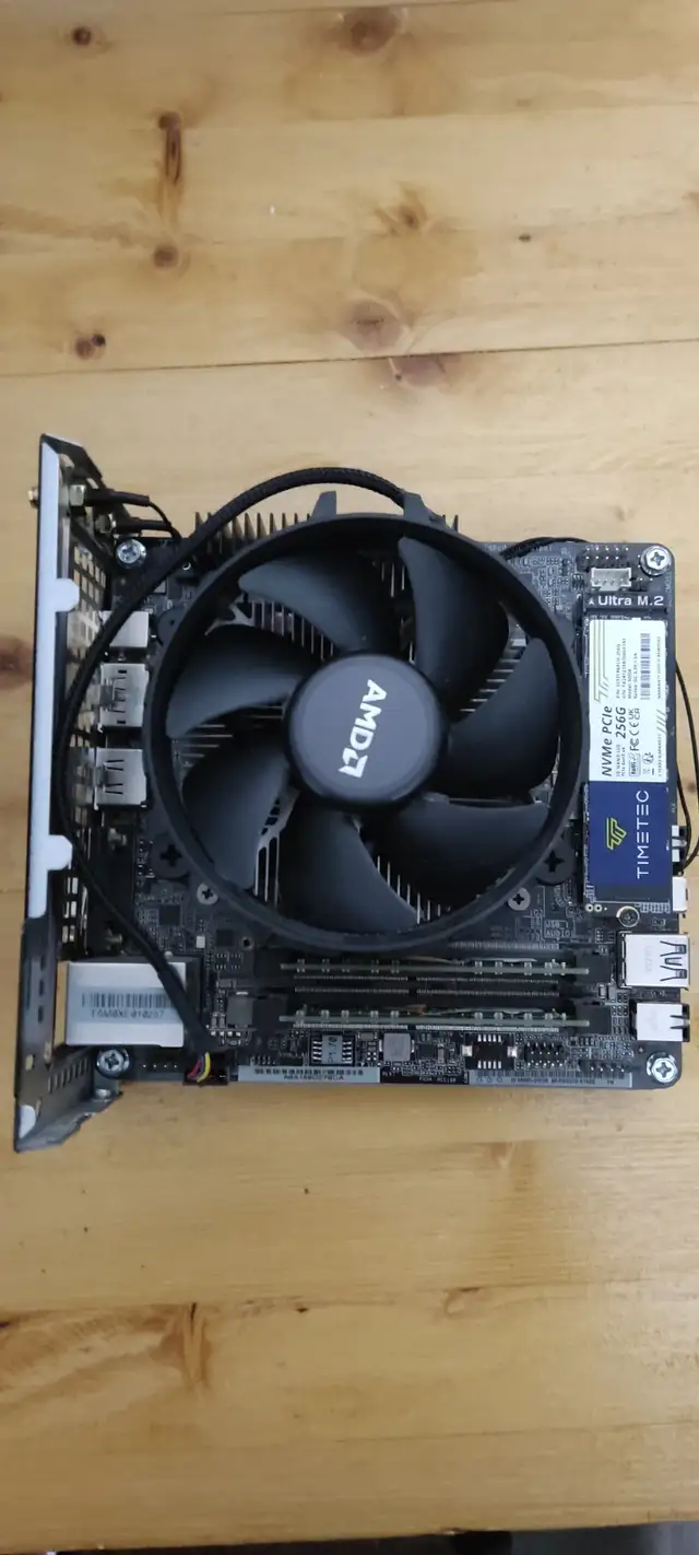 ASRock DeskMini X300W Mini PC – R5 Pro 2400G, 16GB DDR4 3200 in Desktop Computers in Trenton - Image 5