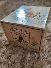 Vintage 1989 miniature Peter Rabbit box set
