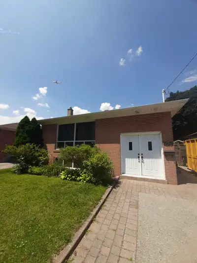 Very bright, recently renovated, 3-bedroom bungalow with a large backyard, eat-in kitchen, and a lar...