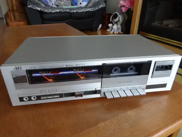 JVC KD-D10C vintage tape deck(1982) for sale in Stereo Systems & Home Theatre in Markham / York Region - Image 3