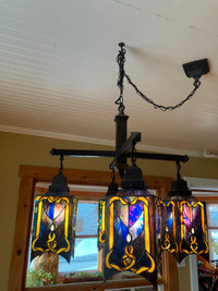 Lustre classique 4 lumières Cottage Mission - Meyda Tiffany