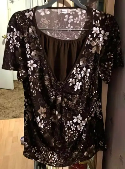 Women Brown Top with Flowers - Size 3X, View more