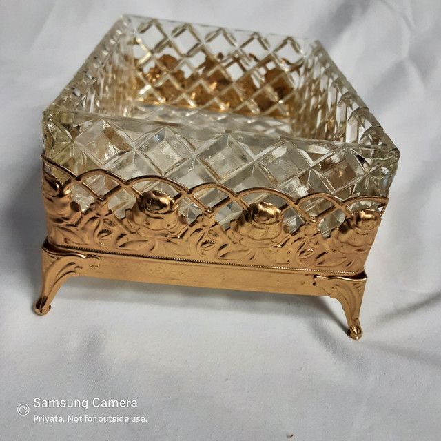 Antique Diamond Cut Glass in Gold Washed Stamped Metal Base in Arts & Collectibles in Calgary - Image 2