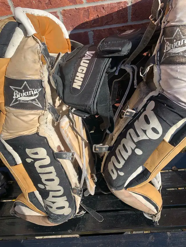 Vintage Goalie Pads in Hockey in Markham / York Region - Image 6