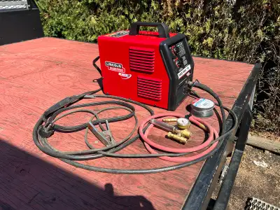 Lincoln welder.Self shielding flux core wire or solid wire .Hardly used like new condition.$375. tex...