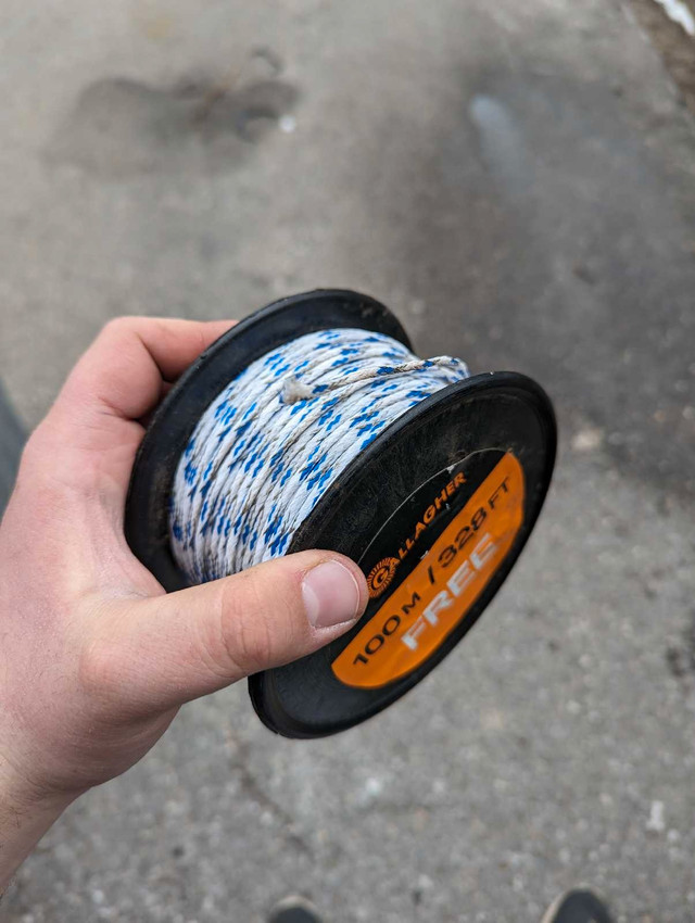 Almost full spool of poly wire for electric fence  in Equestrian & Livestock Accessories in Mississauga / Peel Region - Image 3