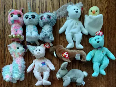 Includes all 10 in the photos: - Fantasia 2021 - Helena 2019 - kiki 2020 - Lola 2020 - Eggbert 1999...