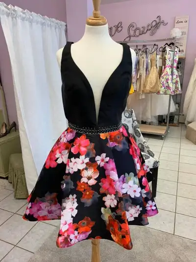 NEW Semi-Formal Prom Dress (size XL), View more