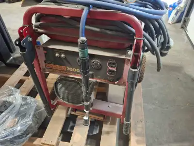 In good condition generator Generac7000, rarely used to power only one tool on rare occasions. Haven...