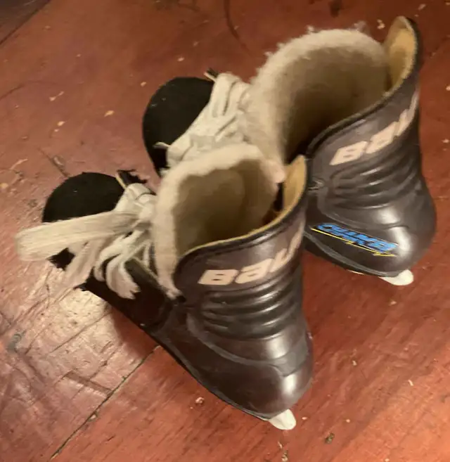 Bauer "Charger" hockey skates in Skates & Blades in Gatineau - Image 5