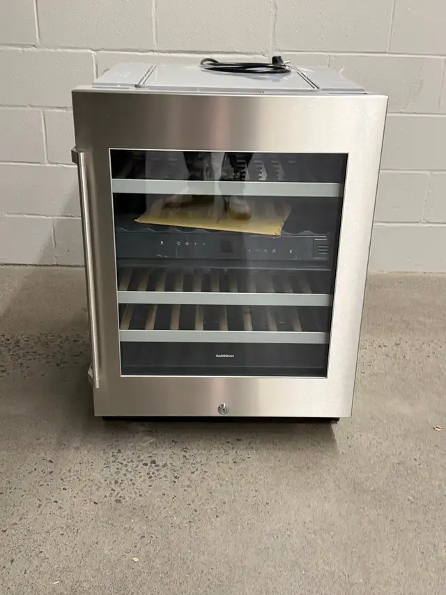 Neuf Gaggenau  24" Cellier à vin RW404761 in Refrigerators in City of Montréal - Image 2