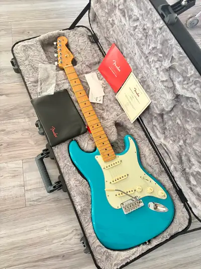 Fender American Professional 2 Stratocaster MINT, View more