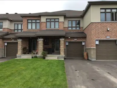 This fairly new townhouse is close to Kanata Lakes, Fairwinds, or Arcadia. Short distance to Goulbou...