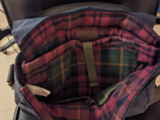 [BRAND NEW] LL Bean Heritage Waxed Canvas Messenger Bag in Other in City of Toronto - Image 3